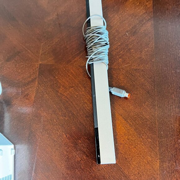 Nintendo Wii RVL-001 Console White With Cords & Sensor Bar Tested - Picture 9 of 10